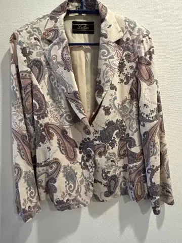 Lillian 페이즐리 무늬 테일러드 자켓