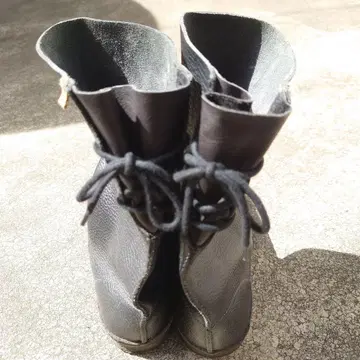 KOOS 가죽 레이스업 부츠 블랙