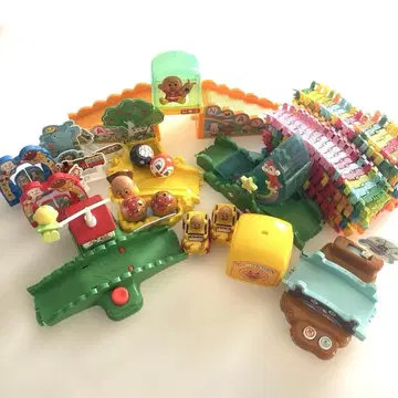 호빵맨 이어지는 구불구불 로드! 세트보다 레일이 많아요! 자동차 2대