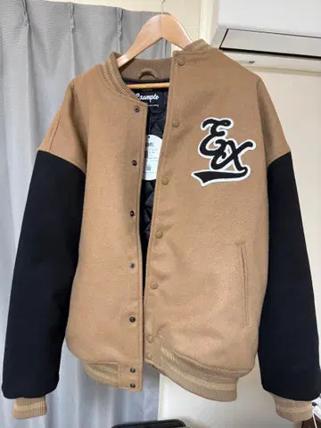 EXAMPLE 바시티 자켓