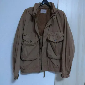 BEAMS 밀리터리 자켓 후드 있음