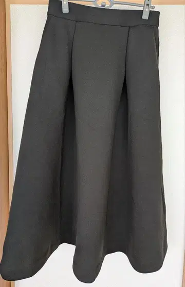 안피로 [ VERY x UNFILO 콜라보 ] 볼륨 플레어 스커트