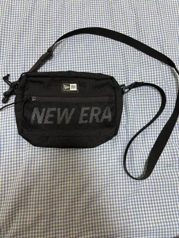 NEW ERA 메쉬 숄더백 블랙