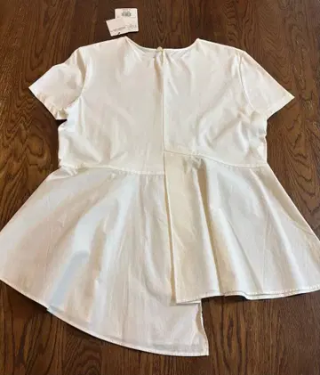 새상품 PLST 화이트 페플럼 튜닉 반팔 디자인