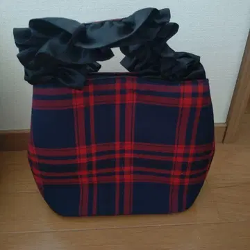 체크 무늬 토트백 프릴 핸들