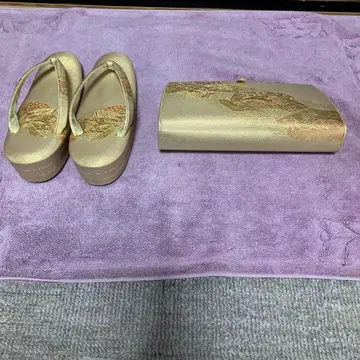 골드 꽃무늬 자수 일본 의류 신발과 클러치백