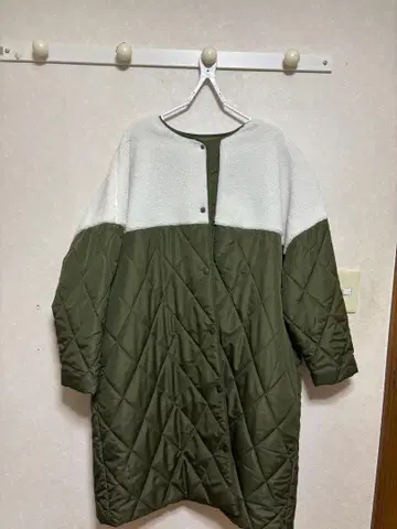 올리브 그린 화이트 퀼팅 자켓