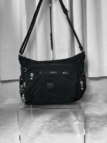 나일론 소재 블랙 숄더백 키플링 813