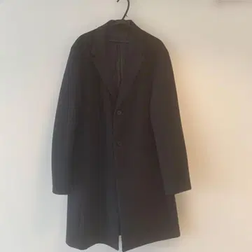 블랙 체스터 코트 앞 포켓 있음