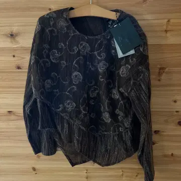 브라운 꽃무늬 자수 긴팔 니트