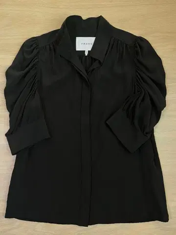 [ 새상품급 ] FRAME 블랙 퍼프 슬리브 셔츠