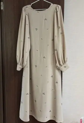 새상품 자수 베이지 롱 원피스