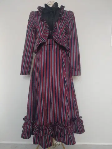 빨간색과 파랑색 스트라이프 프릴 셋업