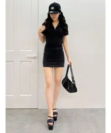 GYDA 블리치 하프 ZIP 리브 니트 원피스