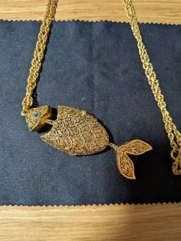 물고기 모양 로켓 펜던트 목걸이