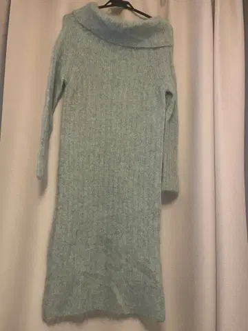 에스트네이션 스카이블루 모헤어 혼방 터틀넥 원피스