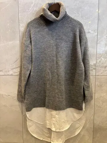 YECCCAVECCA 터틀 풀오버