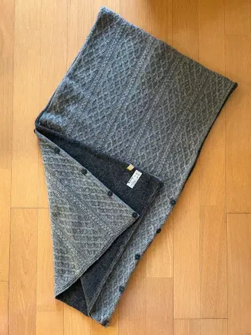 MOONBAT 울 스톨 그레이 짜임 무늬