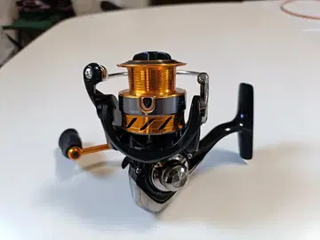 다이와 REVROS 2000 스피닝 릴