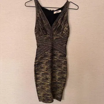 MIRVAS 골드 블랙 타이트 원피스 드레스