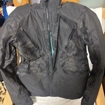 Volcom 카모플라쥬 패턴 남성용 그레이 다운 자켓