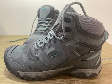 KEEN 방수 미드컷 트레킹 슈즈 그레이