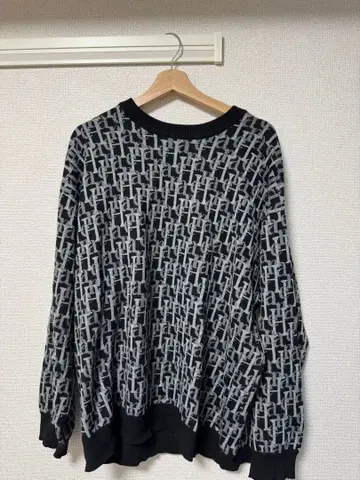 HARE 로고 패턴 오버 사이즈 니트