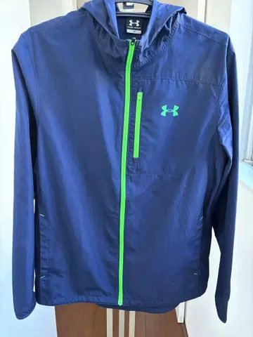 언더아머 나일론 자켓