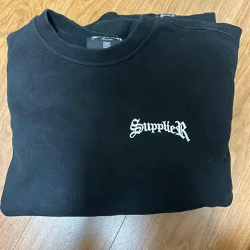 Supplier 자수 맨투맨 블랙