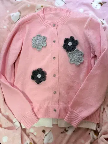 핑크 꽃 모티브 긴팔 가디건