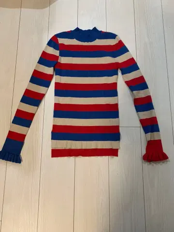 스트라이프 디자인 긴팔 니트