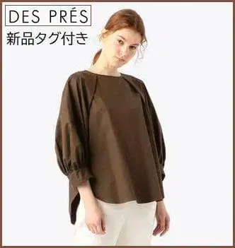 택 포함 새상품 드 넥턱 블라우스 투모로우랜드