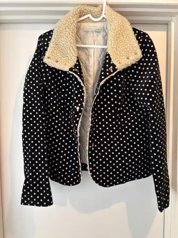 프랑슈리페 도트 무늬 보아 옷깃 다운 자켓