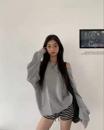 오프숄더 그레이 트레이닝복