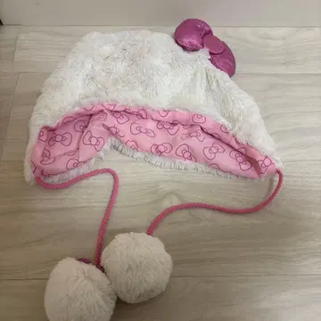 헬로키티 플리스 모자 폼폼 포함 유니버셜 모자