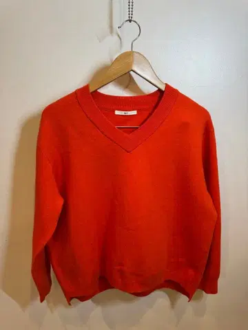 SLY 오렌지 V넥 긴팔 스웨터
