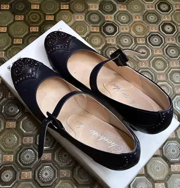 [좁은 폭] 샷 스트랩 펌프스