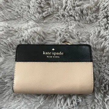 새상품 케이트 스페이드 미디엄 접이식 지갑 크리스마스