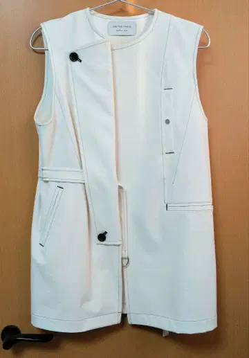 유나이티드 도쿄 크리스피 하프 칼라 지레 (화이트)