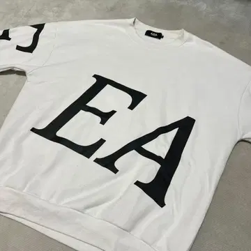 AZUL 화이트 맨투맨 트레이닝복 큰 프린트