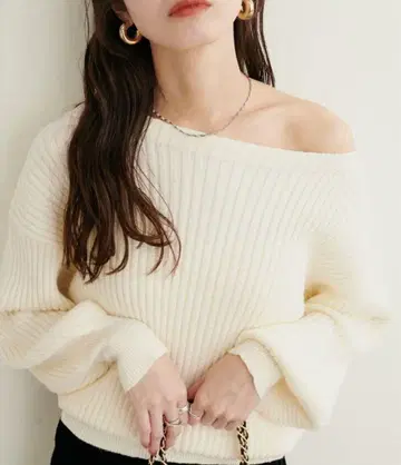 natural couture 모찌모찌 와이드 리브 뽕실 소매 니트