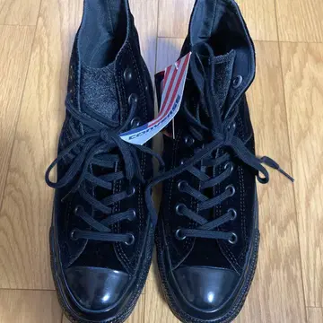 CONVERSE 블랙 하이컷 스니커즈