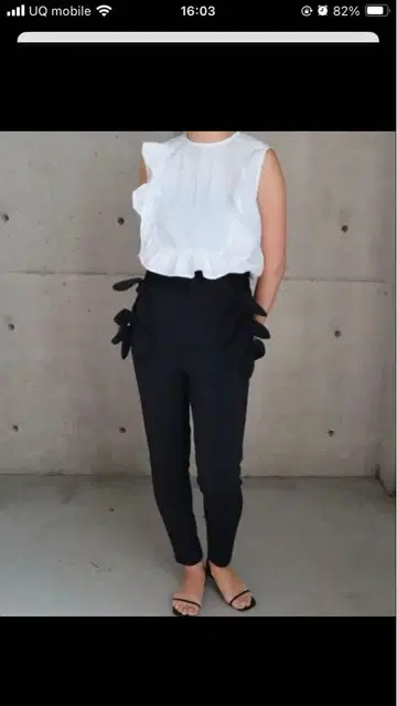 리본 포함 블랙 팬츠 슬림핏