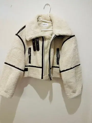 아이보리 퍼 숏 자켓