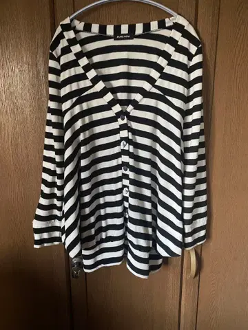 PEACE NOW 화이트 블랙 가디건