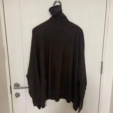 라빠르망 다크 브라운 판초 니트