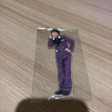 아크릴 스탠드 보라색 수트