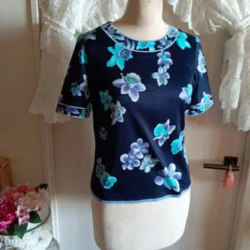 레오나르 네이비 플라워 프린트 반팔 T셔츠