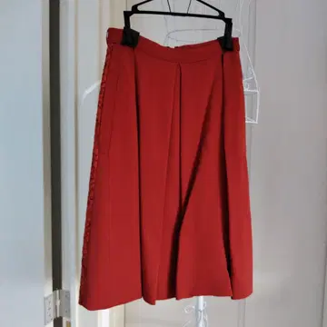 누메로벤투노 레이스 패턴 빨간색 플레어 스커트