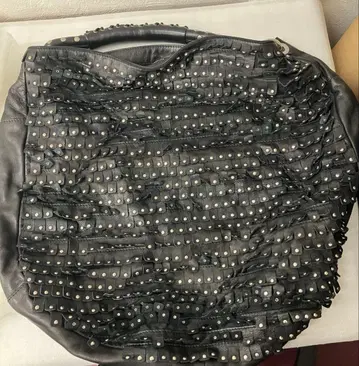 지미추 프린지 장식 스터드 백